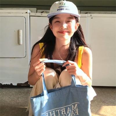 卖房子的女人海报