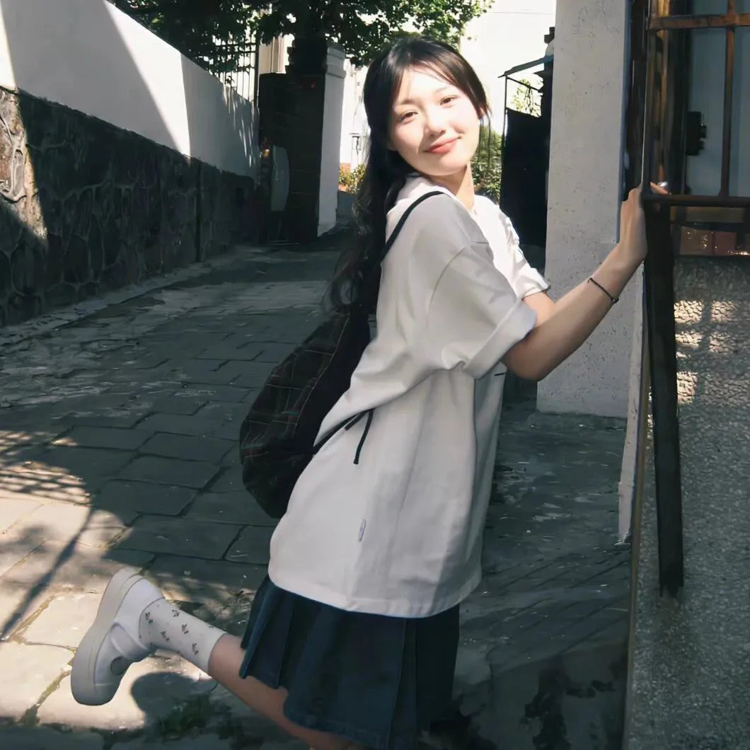 请让一让海报